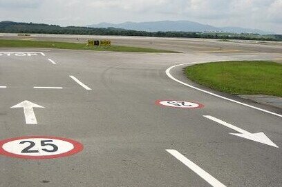 ICAO and ACI have been promoting the establishment of Runway Safety Teams at airports to ensure safe landings and takeoffs of aircraft.