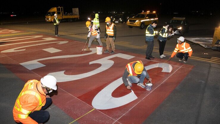 The runway designation markings and the mandatory instruction markings of 07L and 25R on the runway and taxiways respectively are replaced by 07C and 25C