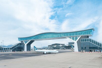 Sky Bridge Opens to Offer New Airport Experience with Stunning View